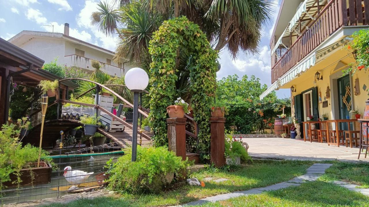 Il Laghetto Acomodação com café da manhã Castrovillari Exterior foto