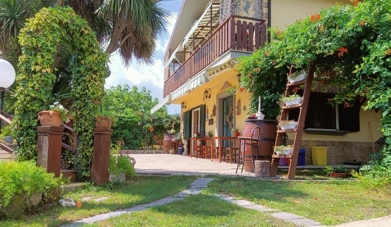 Il Laghetto Acomodação com café da manhã Castrovillari Exterior foto